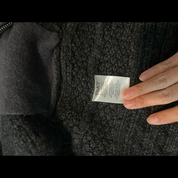 Very good condition dark grey Arizia TNA sweater - Picture 2 of 4